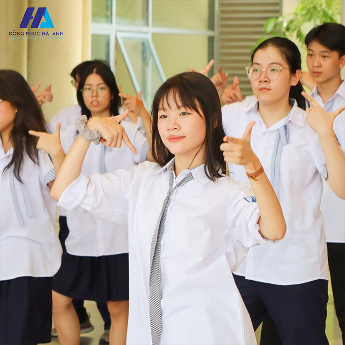 Thiết kế áo trắng sơ mi đồng phục kết hợp cà vạt