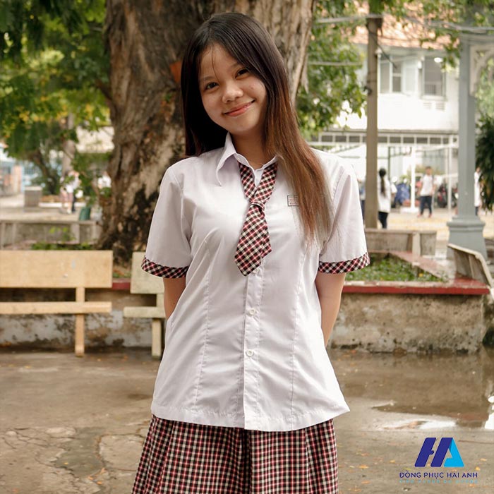 Đồng phục THPT Hoàng Hoa Thám được đánh giá là đẹp mắt và trẻ trung. nguồn internet