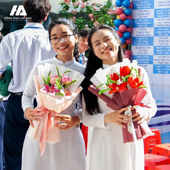 Đồng phục học sinh là đồng phục chuyên dụng dành cho học sinh mặc trong những buổi học chính hằng ngày