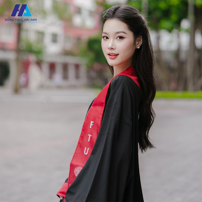 Áo đồng phục tốt nghiệp FTU đại học ngoại thương với thiết kế chuyên nghiệp và đẹp mắt
