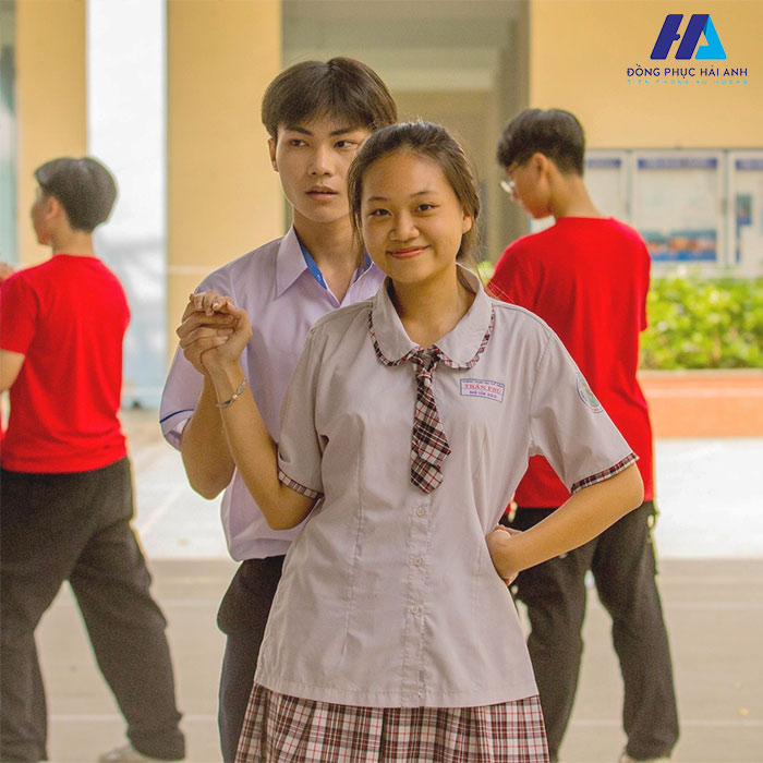 Áo sơ mi đồng phục Trần Phú tpHCM có sự khác biệt nhỏ giữa đồng phục nam và nữ