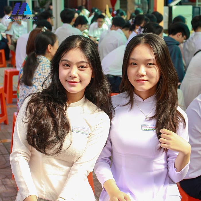 Áo dài đồng phục Nguyễn Trung Trực với sắc trắng trong trẻo thường thấy