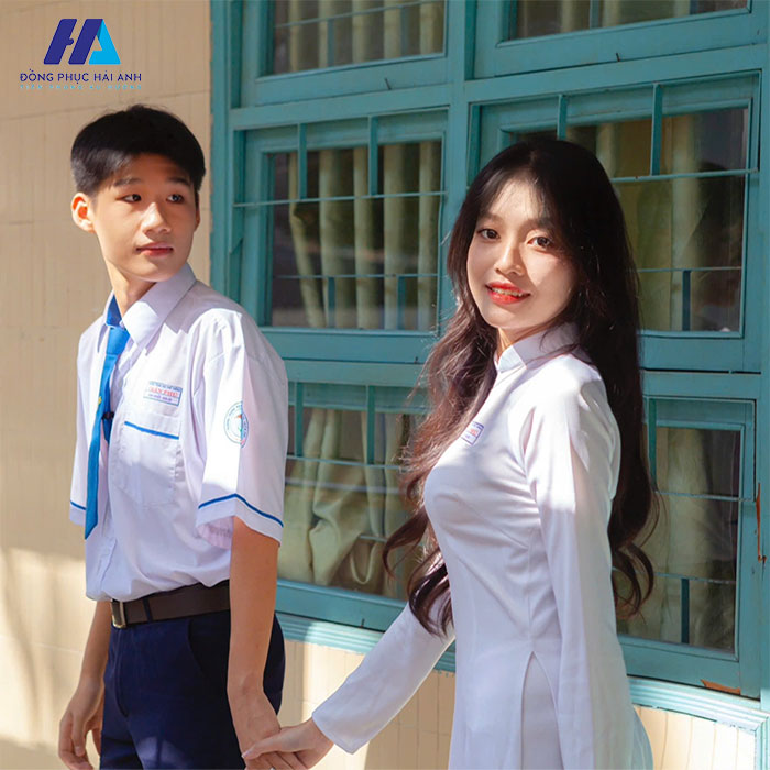 Áo dài đồng phục Trần Phú được sử dụng vào các dịp đặc biệt của trường