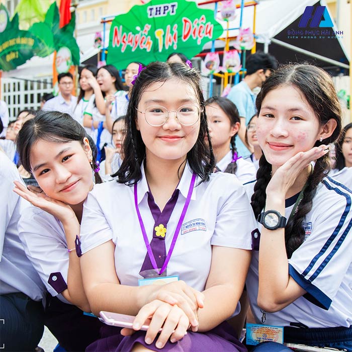 Đồng phục Nguyễn Thị Minh Khai đã có những thay đổi để trở thành uniform được ưa chuộng như hiện nay