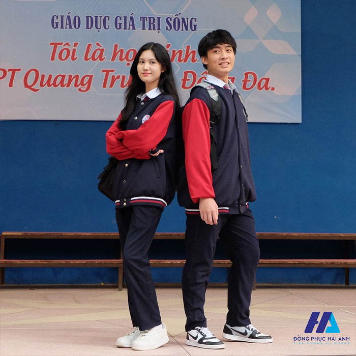 Áo khoác đồng phục học sinh cấp 3 Phùng Khắc Khoan được thiết kế dáng áo bomber