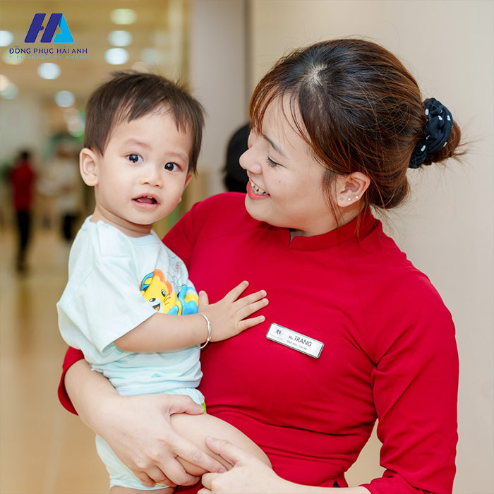 Đồng phục giáo viên mầm non Vinschool là mẫu đồng phục tương tự với mẫu đồng phục của các em học sinh