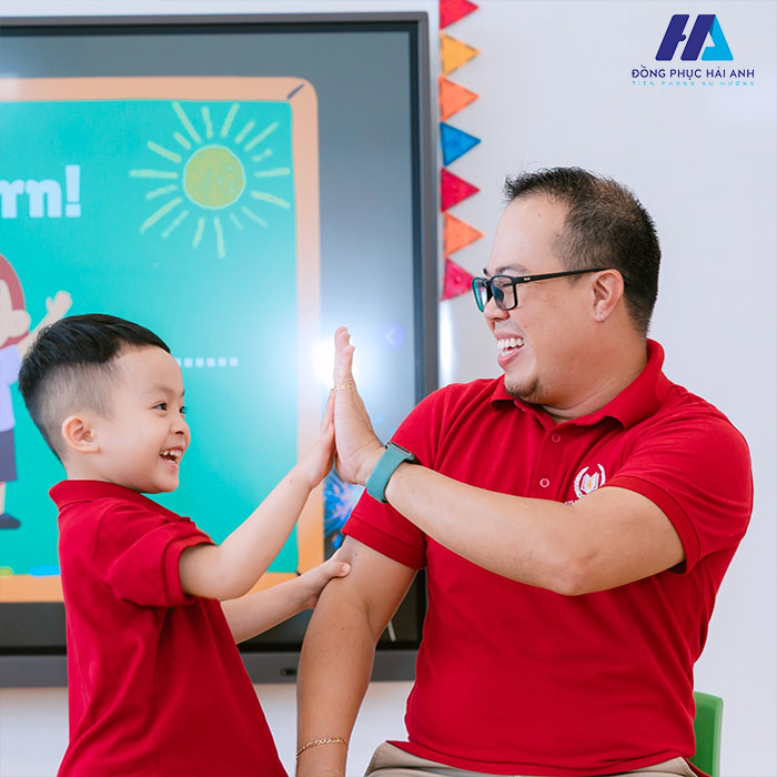 Áo giáo viên mầm non vinschool được rất nhiều người yêu thích