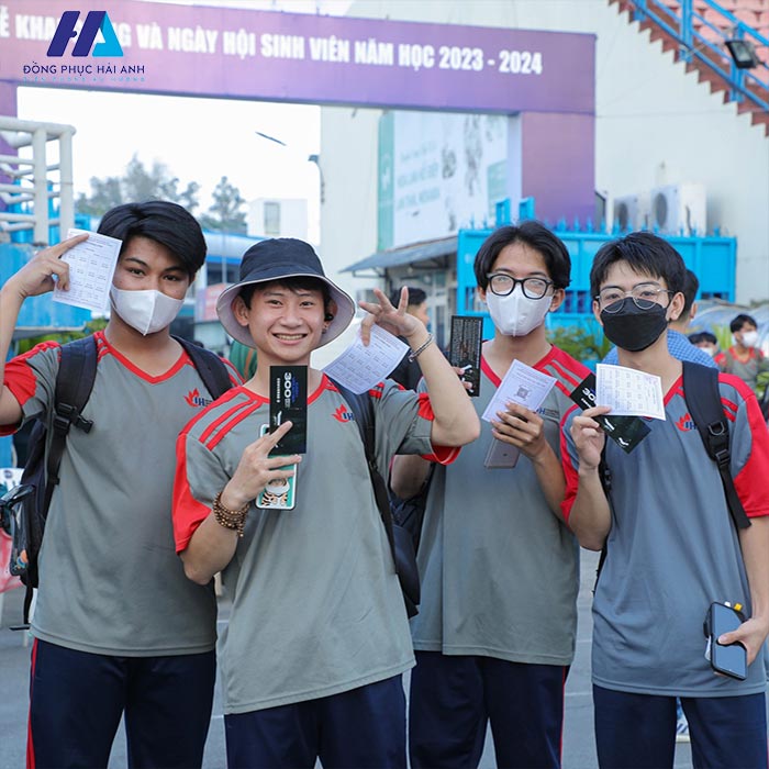 Mẫu áo thun đồng phục Đại học Công nghiệp TP HCM thoải mái, năng động
