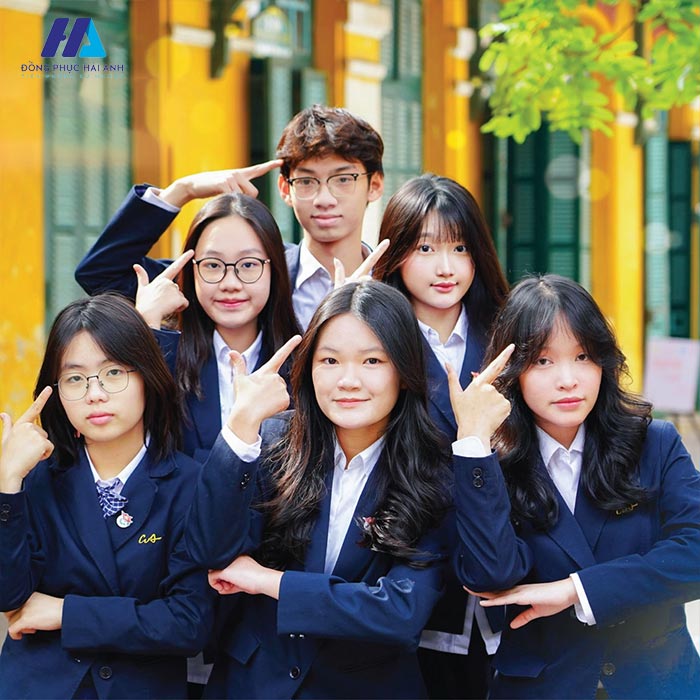Vest tạo nên nét ngầu cho học sinh THPT Chu Văn An