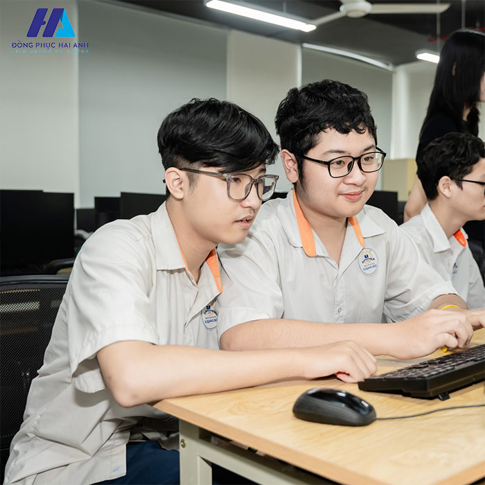 Dồng phục Tạ Quang Bửu mang đến sự tư tin, thoải mái cho các em học sinh các cấp THCS và THPT