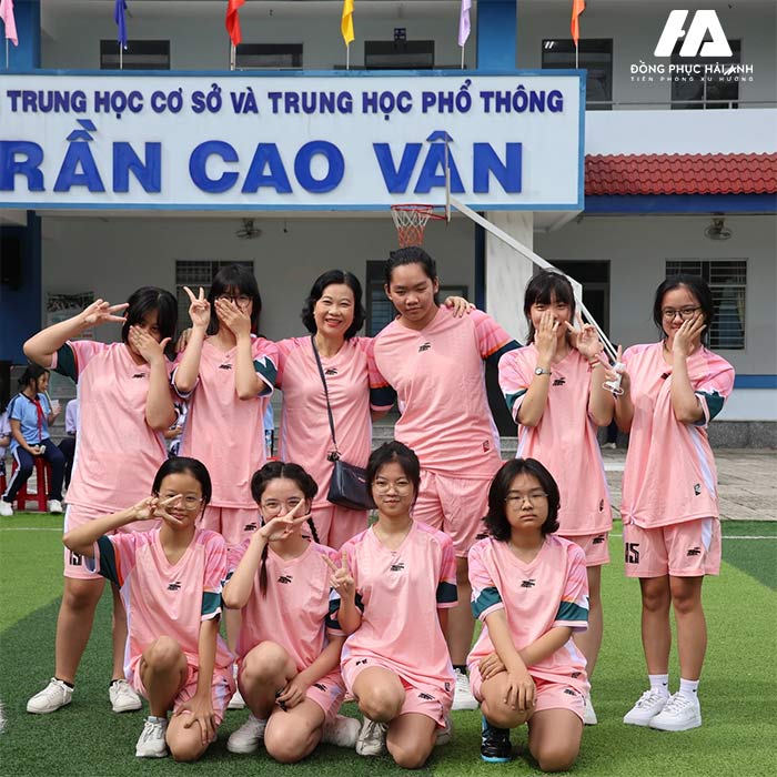 Áo nhóm lớp đồng phục trường Trần Cao Vân thường được dùng trong các buổi du lịch dã ngoại