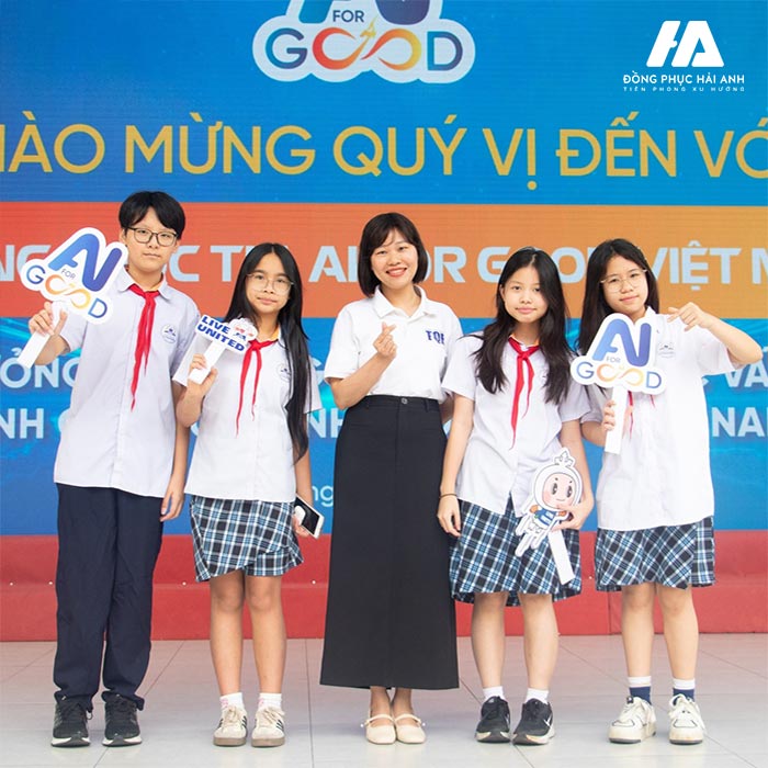 trường Tạ Quang Bửu có khá nhiều yêu cầu trong việc mặc đồng phục cho học sinh