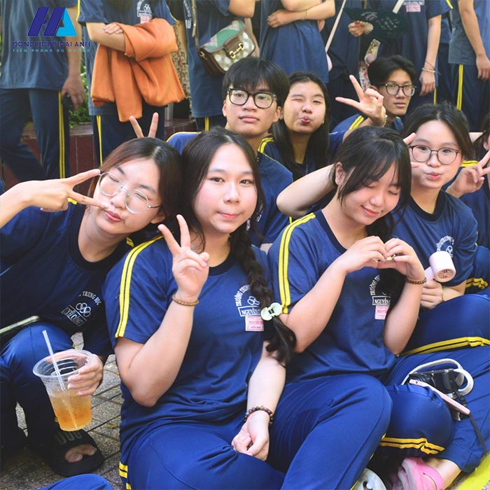 Đồng phục thể dục trường Nguyễn Công Trứ mang lại sự thoải mái và năng động cho học sinh