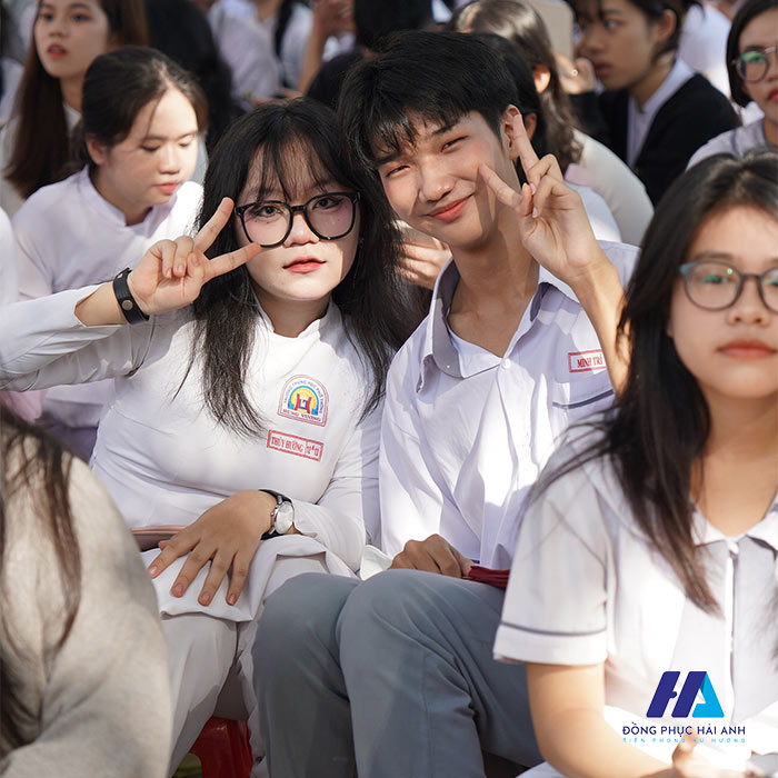 Đồng phục Hùng Vương tạo sự công bằng, tự tin cho các bạn học sinh khi đến trường, giúp các bạn không bị so sánh