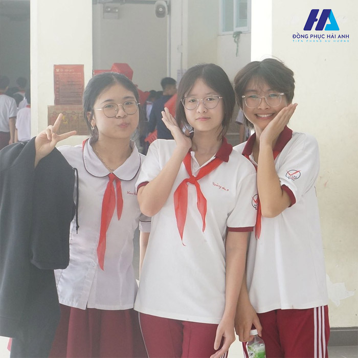 mẫu đồng phục thể dục học sinh Ngô Thời Nhiệm với thiết kế và chất liệu thoải mái