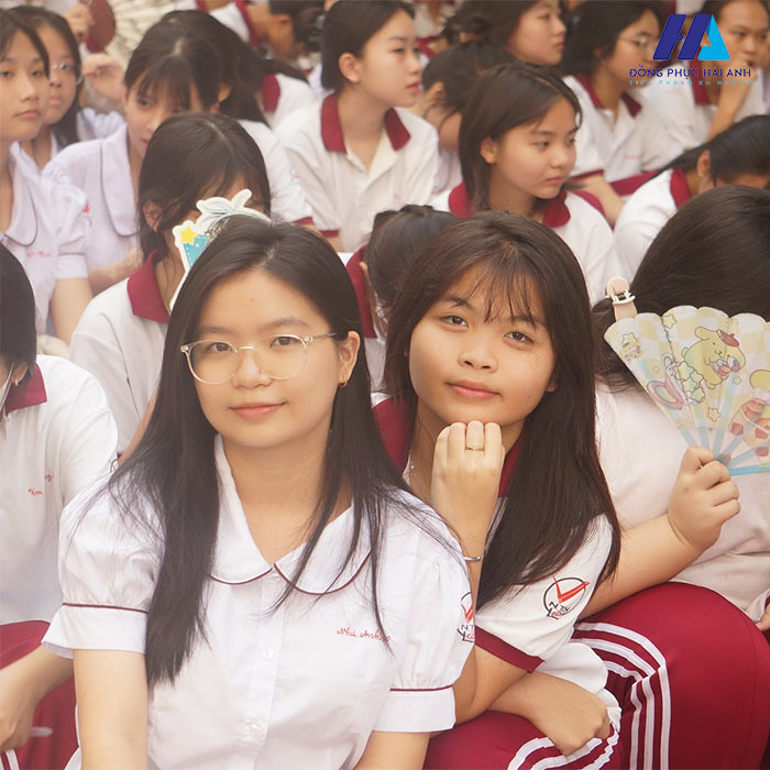 Đồng phục Ngô Thời Nhiệm được đánh giá cao đẹp mắt và tinh tế
