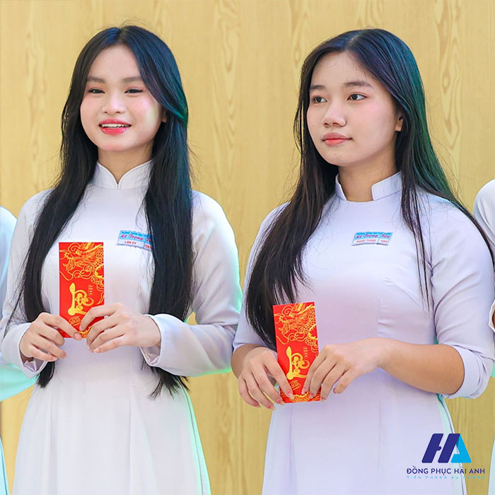 trường THPT Lê Trọng Tấn tuy mới thành lập nhưng có những mẫu đồng phục cực đẹp mắt