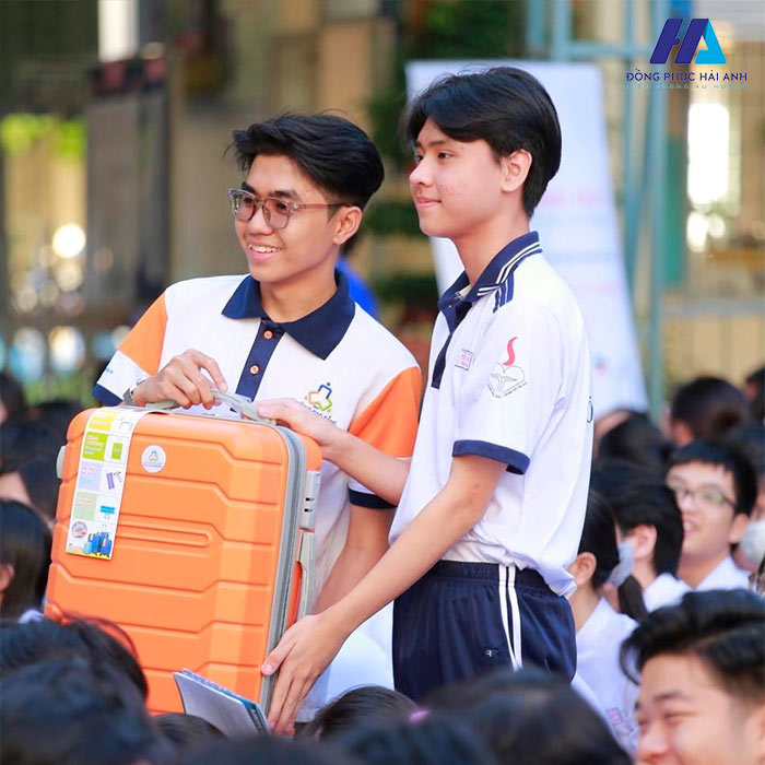 Mẫu áo đồng phục trường Võ Thị Sáu đơn giản nhưng gây ấn tượng với nhiều bậc phụ huynh và học sinh