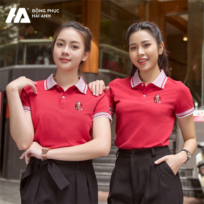 Đồng phục nhân viên phục vụ cửa hàng Fastfood luôn chọn màu đỏ, hồng, cam làm chủ đạo