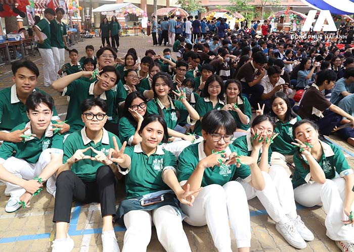 Áo lớp đồng phục trường THPT Trần Quang Khải Q11 thường được sử dụng vào các buổi ngoại khóa để gắn kết tình thân