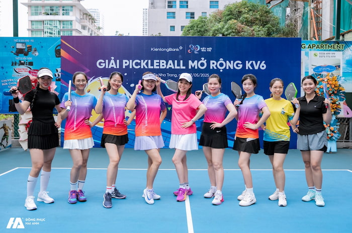 Đồng phục sự kiện giúp tạo sự gắn kết giữa các thành viên trong đội ngũ