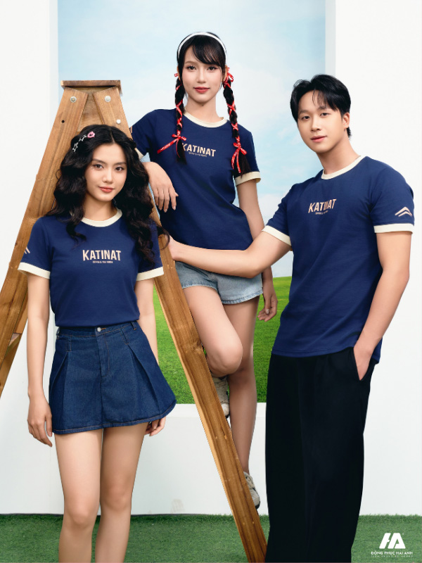 áo đồng phục công ty ultimate cổ tròn màu xanh đen phối màu kem chesse